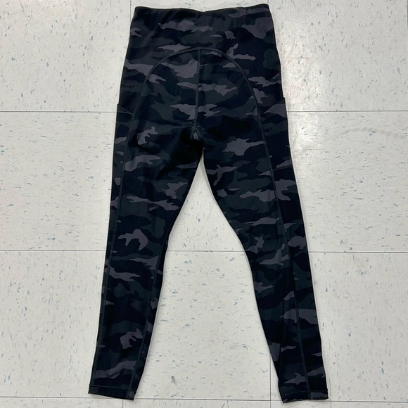 Athleta Ultimate Camo 7/8 Tights - Picture 9 of 11